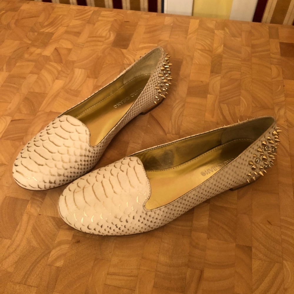 Arturo Chiang White, Gold Spike heeled flats, sz 8
